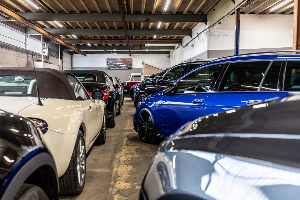 Showroom achteraanzicht A. van Dongen Auto's